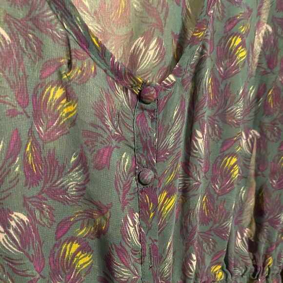 Ecote Sheer Floral Low Back Blouse - Picture 5 of 6